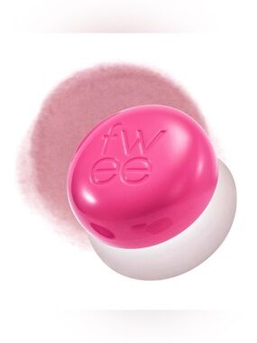 Fwee Baby Lip & Cheek Blurry Pudding Pot- soft pink, neutral undertone, matte